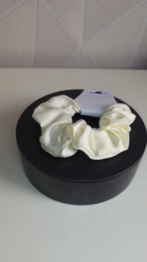 Jacobsz Atlier Scrunchie